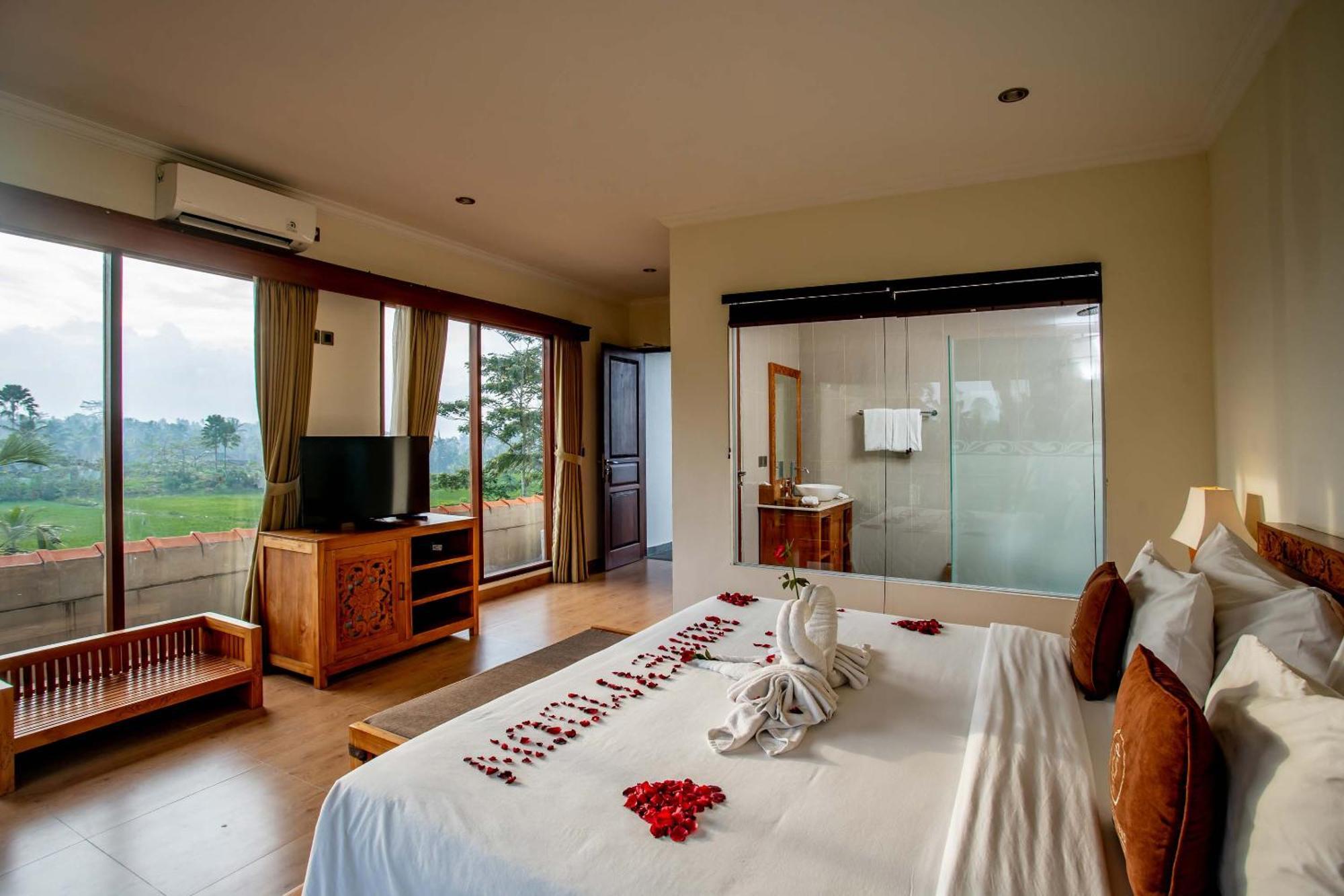 Paon Desa Hotel 4*